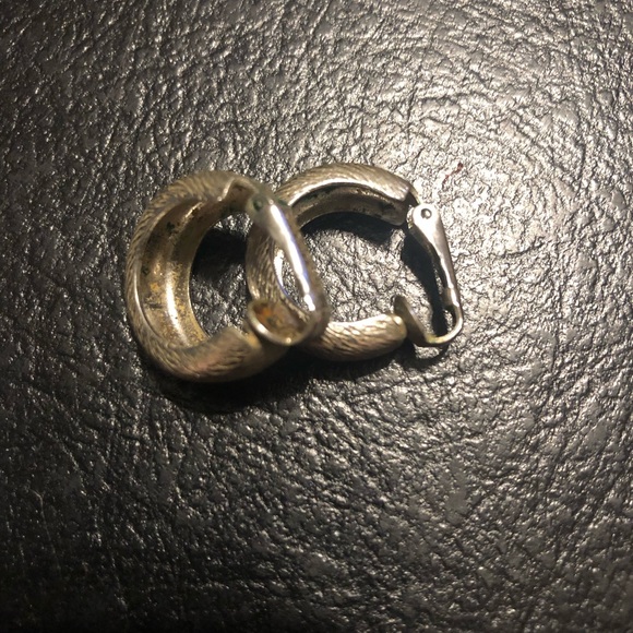 Vintage silver toned Sara Coventry Clip on Earrings - Picture 3 of 3